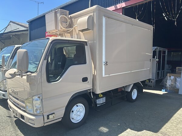 山口県　（株）べにあ様　キッチンカー制作の画像